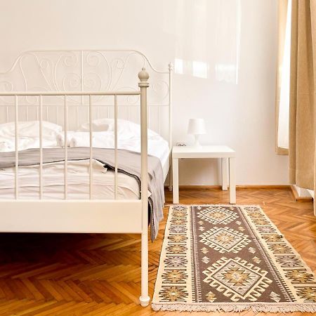 White Moon Apartment Brasov Ngoại thất bức ảnh