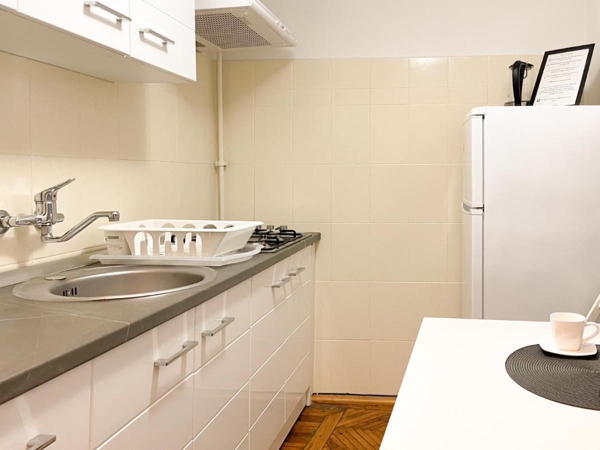 White Moon Apartment Brasov Ngoại thất bức ảnh