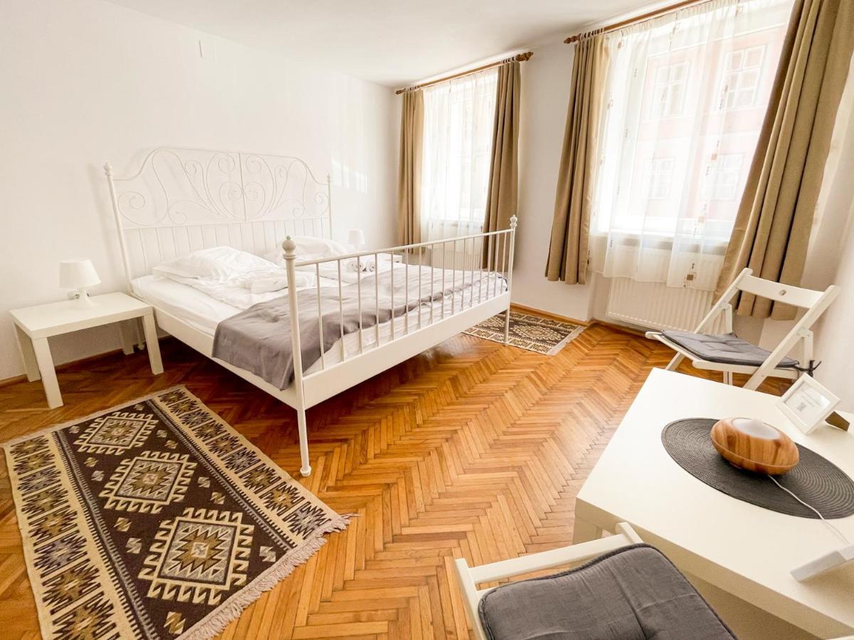 White Moon Apartment Brasov Ngoại thất bức ảnh