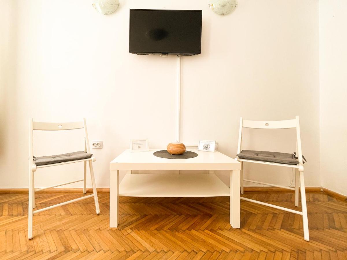 White Moon Apartment Brasov Ngoại thất bức ảnh
