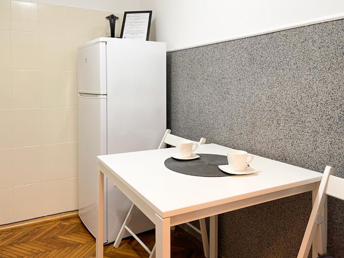 White Moon Apartment Brasov Ngoại thất bức ảnh