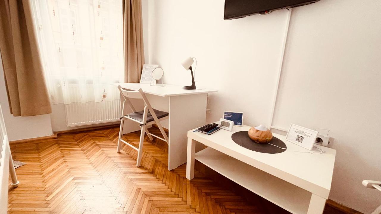 White Moon Apartment Brasov Ngoại thất bức ảnh
