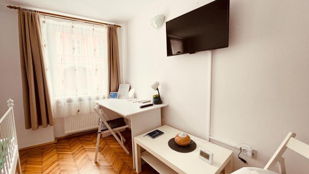White Moon Apartment Brasov Ngoại thất bức ảnh