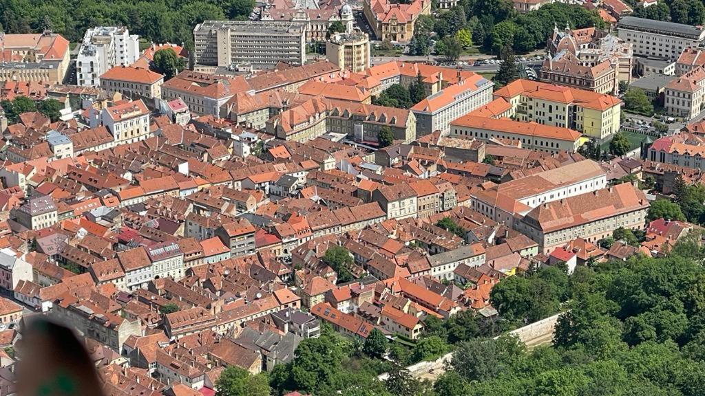 White Moon Apartment Brasov Ngoại thất bức ảnh